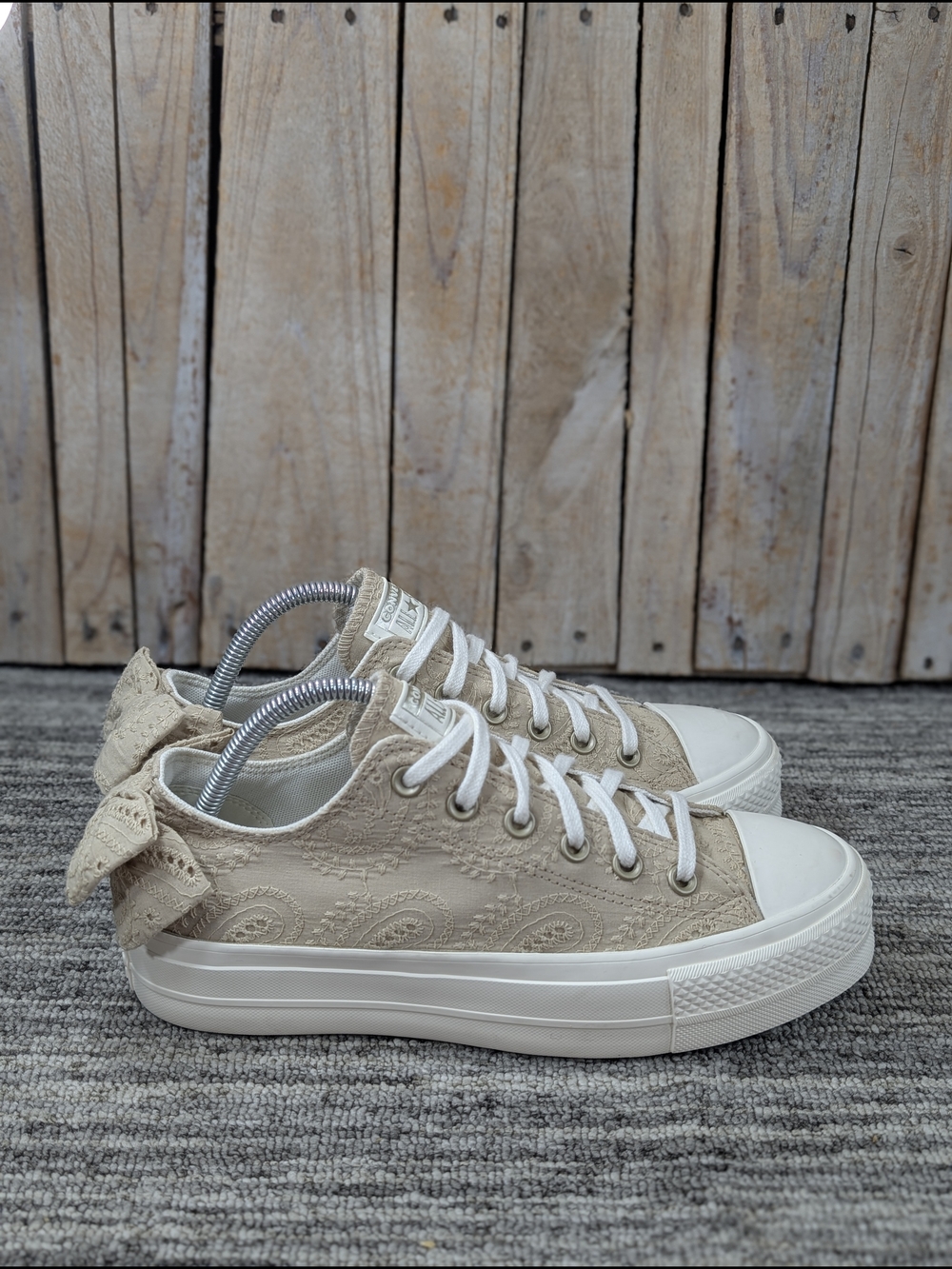 Converse: Chuck Taylor All Star Lift Low "Bow" - Embroidered - Tan - Size 9